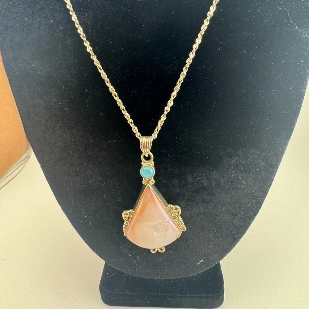 925 Sterling Silver this stunning